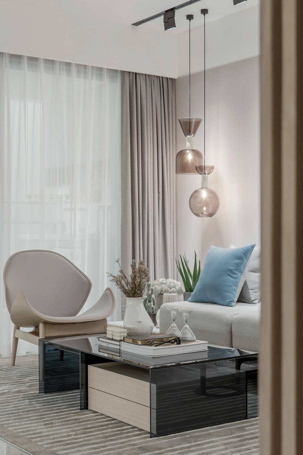 現(xiàn)代簡約風格室內設計家裝案例-客廳茶幾 現(xiàn)代簡約風格室內設計家裝案例-客廳茶幾