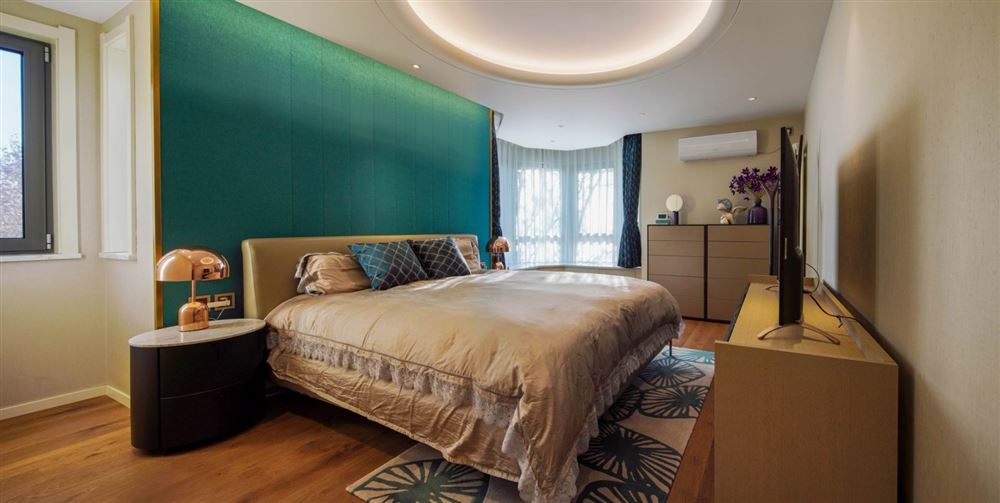 佛山市越秀閱湖臺輕奢風格四居室裝修案例