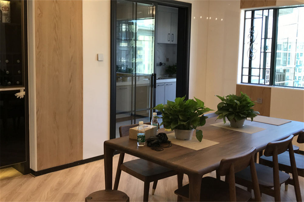 云浮市東臨天下輕奢風格三居室裝修案例